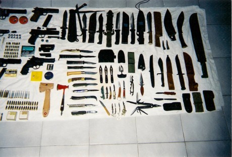 En el foro de Spyderco existe un hilo titulado "muestra tu EDC". Ayer entrea bichear y vi ESTO:
Y 90