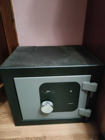 Vendo armero SPS grado III con la nueva normativa, no tiene ni un año, lo vendo por quitarme la aficion, 00