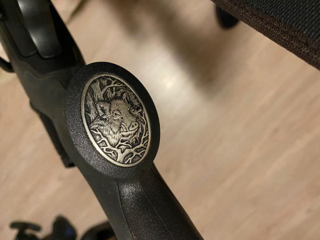 Hola compañeros,

Pongo a la venta el rifle de un amigo.
Es un Blaser R8 sintético. Calibre 338.
Cañón 11