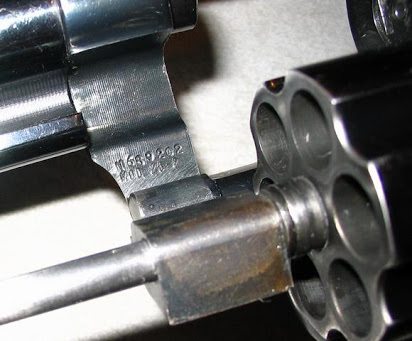 Se vende revólver Smith and Wesson modelo 19, calibre 357 Magnum con poquísimos disparos, es un 4 pulgadas 60