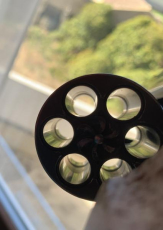Buenas, ando buscando un revólver para fuego central de 6" clásico, SIN contrapeso bajo el cañón.

Astra 71