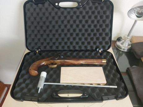 Hola buenas.

Pongo a la venta estas tres pistolas.

Se trata de una KENTUCKY ARMI SPORT cal.45 lc de 01