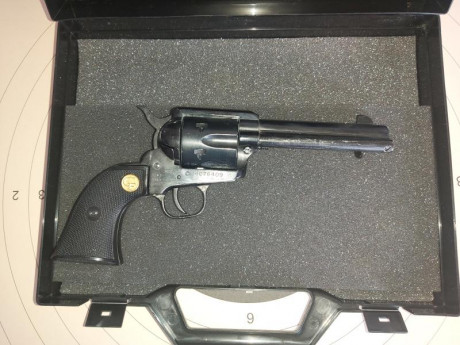Hola buenas.

Pongo a la venta estas tres pistolas.

Se trata de una KENTUCKY ARMI SPORT cal.45 lc de 00