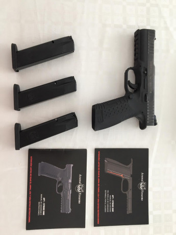Hola a todos.
Un amigo vende pistola Arsenal Firearms AF1 Strike ONE Speed. Se podría incluir armero grado 00