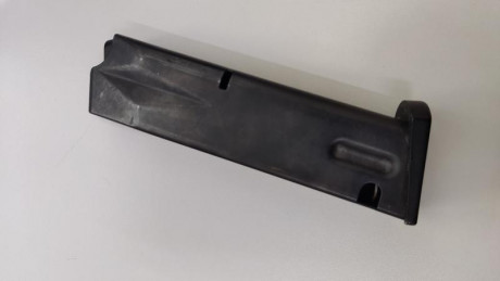 Cargador Beretta para pistola 92FS 9PB de capacidad de 15. Precio 45€. 02