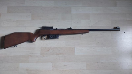 Vendo carabina marca Voere cal. 22 lr. Semiautomática y con raíl picatini para poner visor. Cargador de 00
