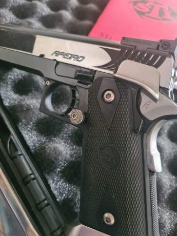 Se vende pistola sti apeiro del 40s&w  preparada para ipsc como nueva.
Tiene cambiado aletas y muelles 12