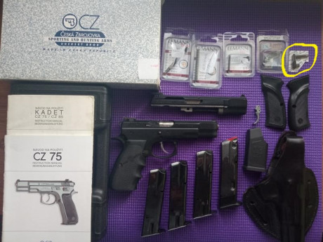 Buenas tardes. 
 Se vende pistola Cz 75b calibre 9 con kit de conversión al 22, por no usarse.
Muy pocos 10