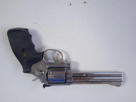 Vendo revolver S W 686 de 6 pulgadas.  500 Euros con envio incluido a la peninsula.
Intento adjuntar fotos
El 02