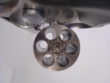 Vendo revolver S W 686 de 6 pulgadas.  500 Euros con envio incluido a la peninsula.
Intento adjuntar fotos
El 00