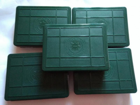 Hola , 
voy a poner varias cajas de mi coleccion a la venta 

la primera de Astra Constable , en corcho 21