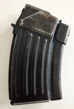 Hola. Vendo este cargador de acero para AK-47, con capacidad de 10 cartuchos del 7,62x39mm, nuevo de fábrica 01
