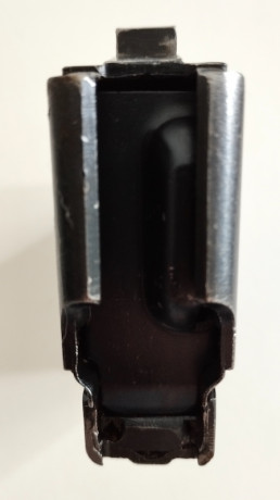 Hola. Vendo este cargador de acero para AK-47, con capacidad de 10 cartuchos del 7,62x39mm, nuevo de fábrica 00