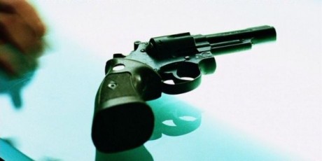 Compañeros,

En vista de las ganas de algunos (Elcafe, Wilcow, Vrakk, etc) por adivinar armas de películas 120