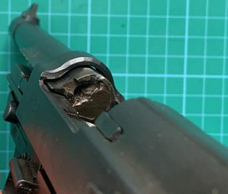 Vendo P38 inutilizada, periodo de 2ª G.M., marcada con código "cyq", fabricada por Spreewerke 10