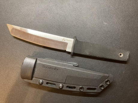 Buenas tardes señores. Pongo en venta parte de mi colección. 

Spyderco Desgonfly 2 80€ 
CRKT M16-14SF 41