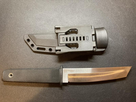 Buenas tardes señores. Pongo en venta parte de mi colección. 

Spyderco Desgonfly 2 80€ 
CRKT M16-14SF 40