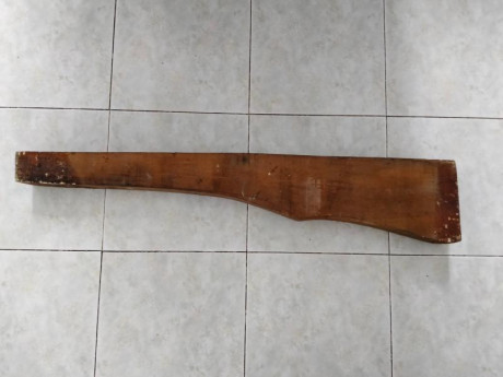 Hola
pongo a la venta una pieza precortada de nogal de la fabrica de armas de Oviedo para fabricar culatas 00