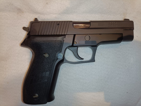 Vendo pistola Sig Sauer p226 9mm parabellun,
según marcages creo que es del 99,la tengo desde 2017 usada 01