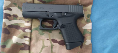 Pongo en venta mi Glock 43 , la vendo por 430 euros ,. El arma está en Guadalajara y regalo funda de kydex 02