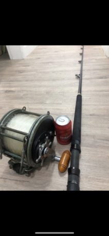 Varios equipos de pesca para brumeo currican pesca al vivo…  con cañas los penn tienen algunos frenos 11
