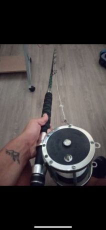Varios equipos de pesca para brumeo currican pesca al vivo…  con cañas los penn tienen algunos frenos 41