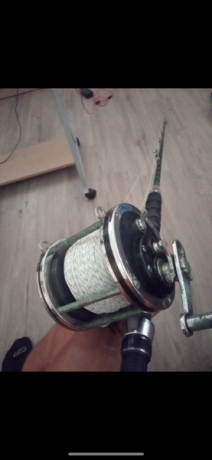 Varios equipos de pesca para brumeo currican pesca al vivo…  con cañas los penn tienen algunos frenos 40