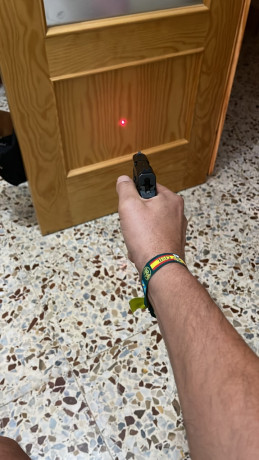 Vendo S&W Bodyguard 380 con láser, tres cargadores, uno de ellos de 10,  en perfecto estado. Sólo 00
