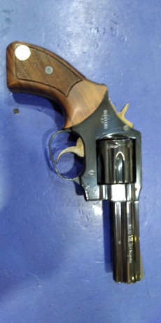 Hola a todos, 
Estoy buscando para mi revolver un alza trasera y un tambor del 9 pb. si alguien tiene 02