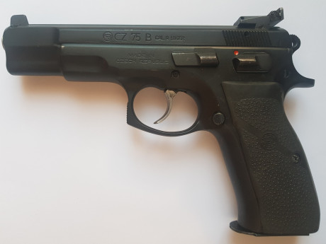 Vendo CZ 75 B,con dos cargadores, miras LPA mas las originales, con tres juegos de cachas, esta en perfecta 01