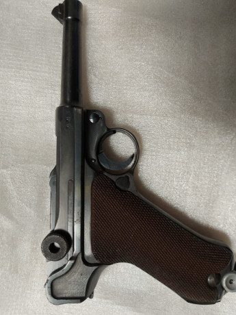 Luger de 1940 fabricado por mauser.

Consiste de dos números diferentes, el cierre lleva un numero distinto, 01