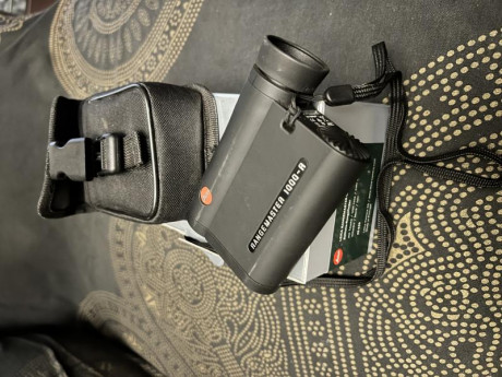 Vendo telemetro Leica modelo Rangermaster 1000R.
Cuenta con bateria de litio, correa, funda de cintura 00