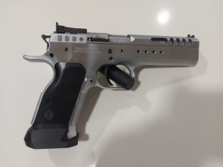 Buenas  a todos, 
Vendo Tanfoglio Limited Custom 2020 como nueva 2500 tiros. Va con 4 cargadores, piecerio 00