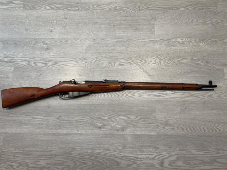 El Mosin-Nagant ..
es un rifle militar accionado por cerrojo, con cargador de cinco proyectiles, que 171