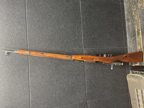 El Mosin-Nagant ..
es un rifle militar accionado por cerrojo, con cargador de cinco proyectiles, que 00