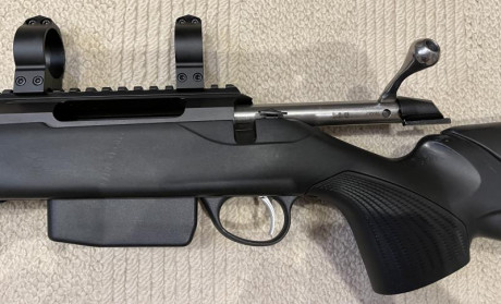 Vendo TIKKA T3X Varmint sintético, para zurdos, Calibre 222 Rem., cañón pesado de 60 cms. Se incluye un 00