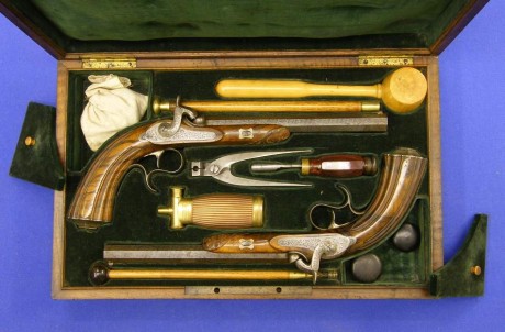 Voy a colocar unas fotos de un arma larga alemana de llave de mecha del siglo XVI. 111