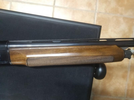 Se vende escopeta semiautomática beretta 303 con sus 5 boquillas intercambiables, llave, funda...

cañón 00