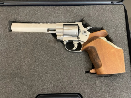 Vendo revolver weihrauch, calibre 32, con maletin todo original, y muy poco uso.
precio 550 puesto en 01