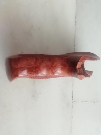 Mano izquierda, empuñadura Smith & Wesson, compatible con revolver Astra o Llama. 
 Armazón K, L. 02