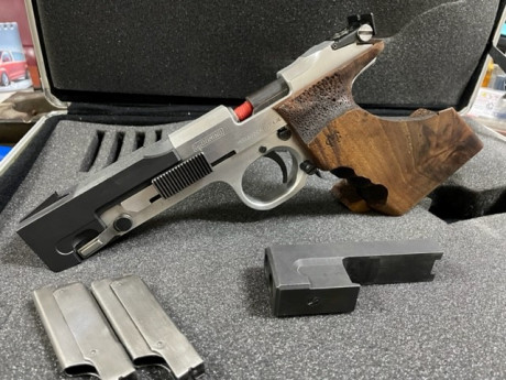 Vendo pistola FAS-DOMINO en perfecto estado tanto estético como de funcionamiento, lleva contrapeso original 00