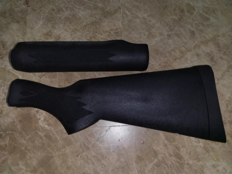 Vendo culata y guardamanos originales para escopeta Remington 870. Los vendo por haberle puesto las magpul. 01