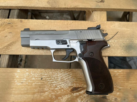 Hola a todos.
Vendo una estupenda pistola Sig Sauer P 226 S.
Es una magnífica pistola de precisión en 02
