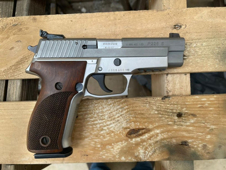 Hola a todos.
Vendo una estupenda pistola Sig Sauer P 226 S.
Es una magnífica pistola de precisión en 01