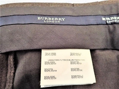Hola a todos:

Vendo este pantalón  Burberrys  nuevo a estrenar en color marrón  talla 42 y largo 95 cms. 10