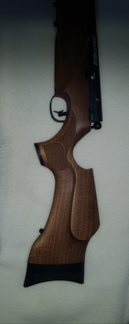 Hola. Un amigo vende  esta carabina ...por cambio de calibre. BSA R-10. Walnut Xtra Regulares. Calibre 01