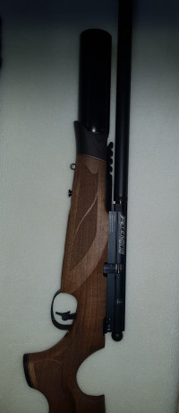 Hola. Un amigo vende  esta carabina ...por cambio de calibre. BSA R-10. Walnut Xtra Regulares. Calibre 00