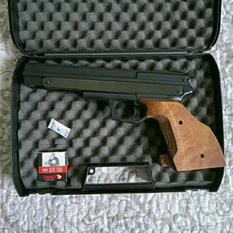 Vendo gamo compact cacha para diestros, en muy buen estado estético y de funcionamiento. Lleva  maletín 02
