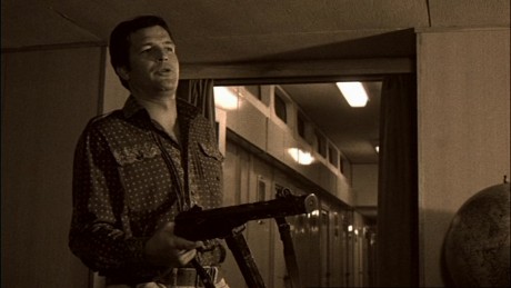 Compañeros,

En vista de las ganas de algunos (Elcafe, Wilcow, Vrakk, etc) por adivinar armas de películas 130