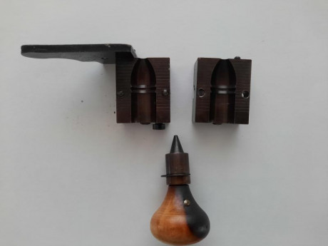 Se vende turquesa marca LYMAN calibre 577. Para bala minié de 500 grains.
Precio 40 euros. 01